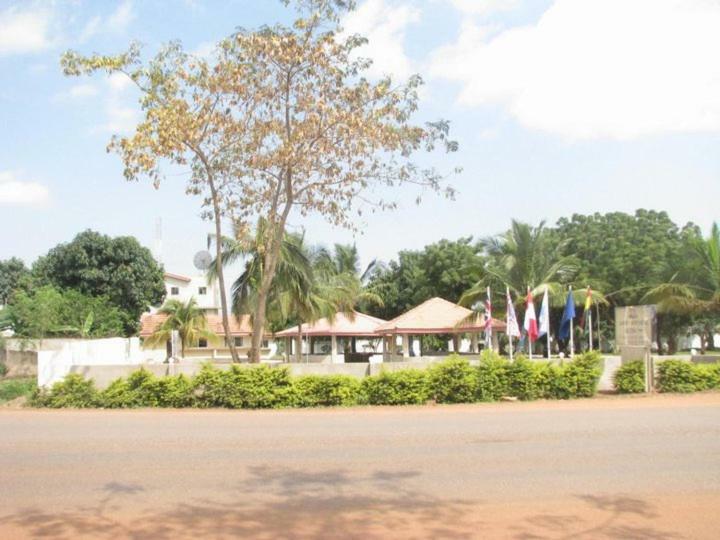 Luxury West Hotel Adenta Exterior photo
