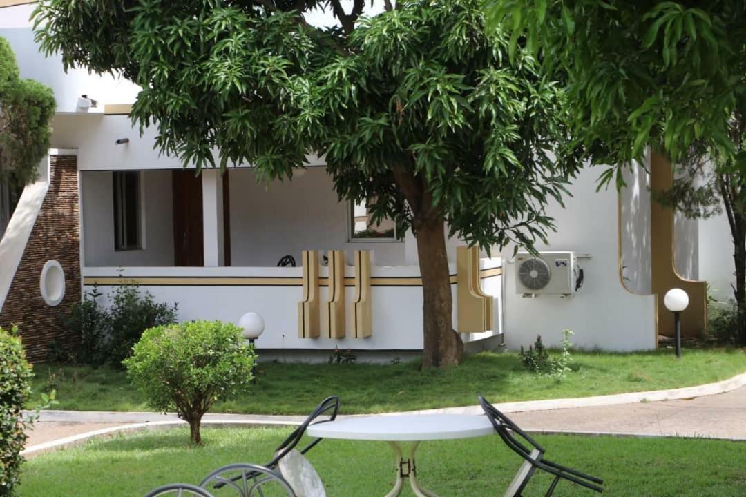 Luxury West Hotel Adenta Exterior photo